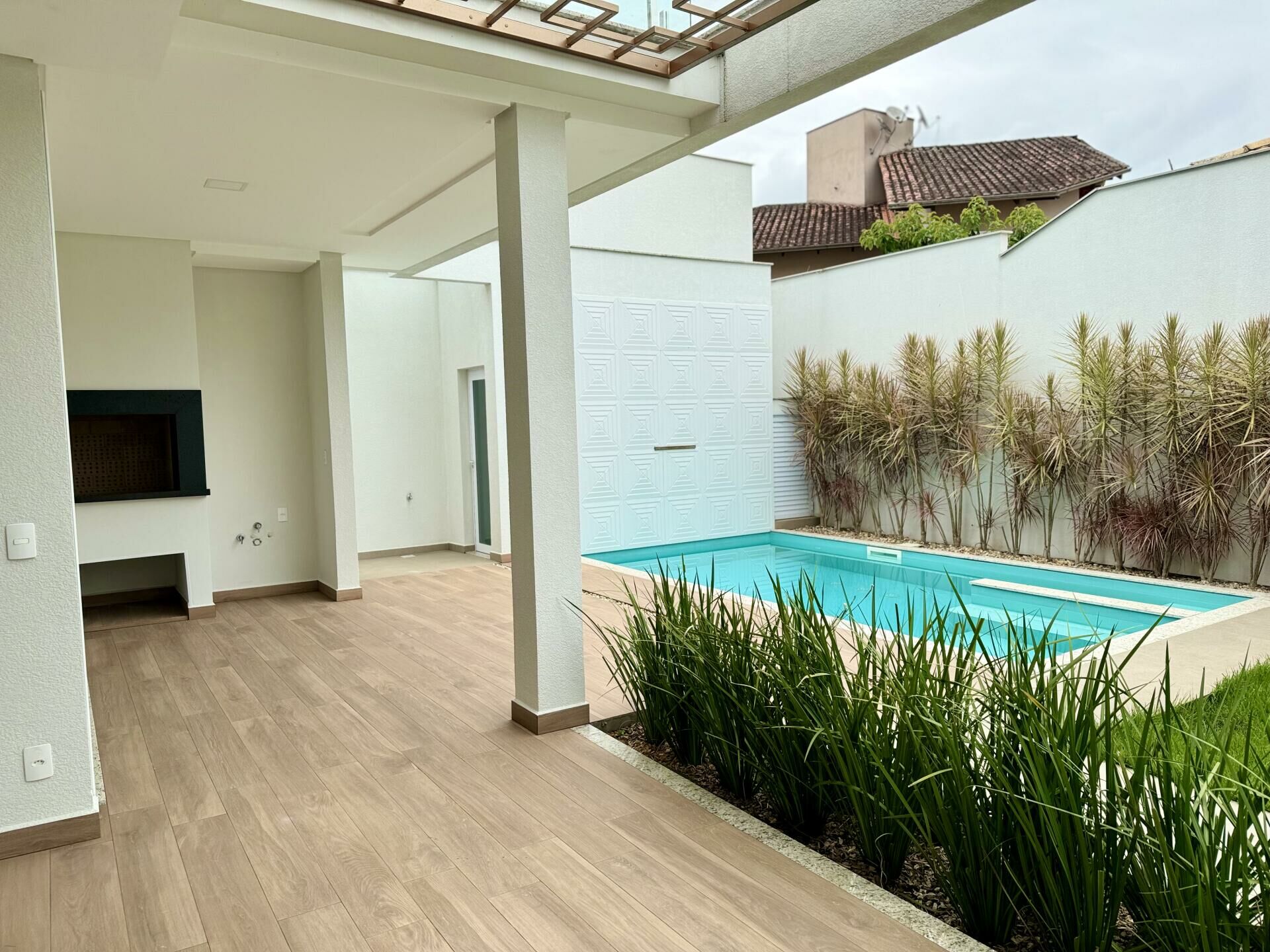 Imagem do Casa nova com 03 suítes e piscina no Champagnat no bairro Amizade